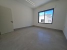 First floor for sale in Hjar Al-Nawabelseh, area of 210m