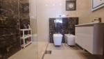 شقة دوبلكس اخير مع روف للبيع في ضاحية الامير راشد 215م 