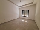 شقة مع ترس دوبلكس للبيع في دير غبار بمساحة بناء 316م