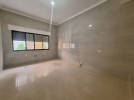 شقة مع ترس دوبلكس للبيع في دير غبار بمساحة بناء 316م