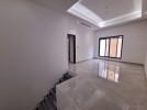 شقة مع ترس دوبلكس للبيع في دير غبار بمساحة بناء 316م