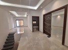 شقة مع ترس دوبلكس للبيع في دير غبار بمساحة بناء 316م