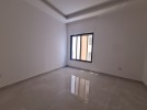 شقة مع ترس دوبلكس للبيع في دير غبار بمساحة بناء 316م
