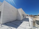  روف طابقي مع ترس للبيع في الحمر بمساحة بناء 216م 