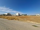 رض للبيع تصلح لبناء فيلا خاصة في طريق المطار - الطنيب، 713م